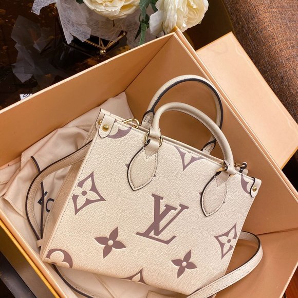 Louis Vuitton ONTHEGO MM Bag - Picture 3 of 9